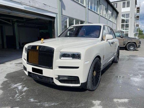 Rolls-Royce Cullinan Black Badge Mansory