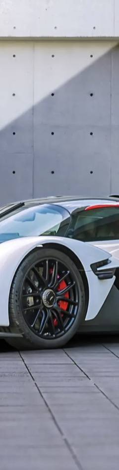 Aston-Martin Valkyrie — 1