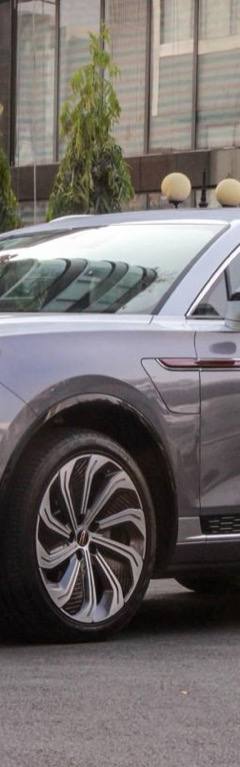 Hongqi E-HS9 — 1