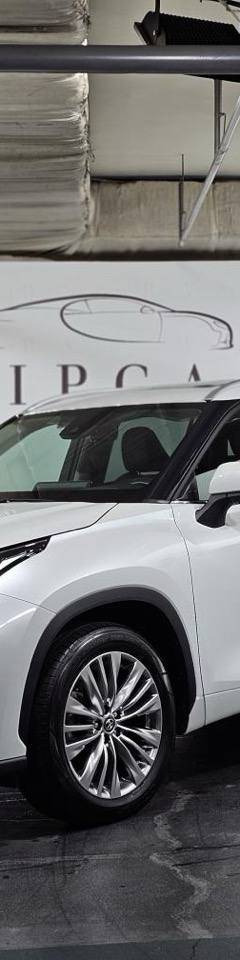 Toyota Highlander AWD — 1