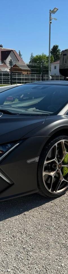 Lamborghini Revuelto — 1