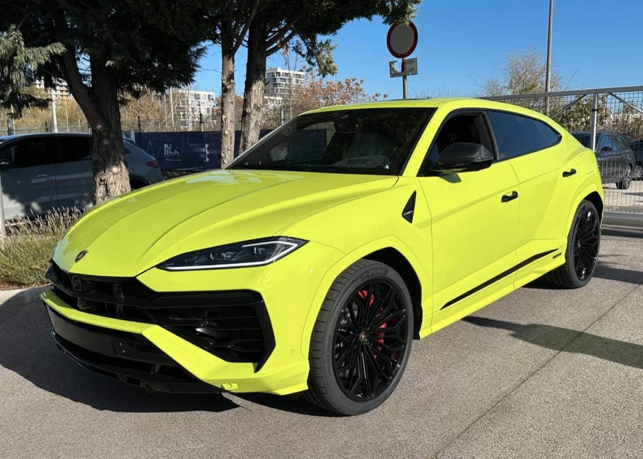 Lamborghini Urus SE 2025