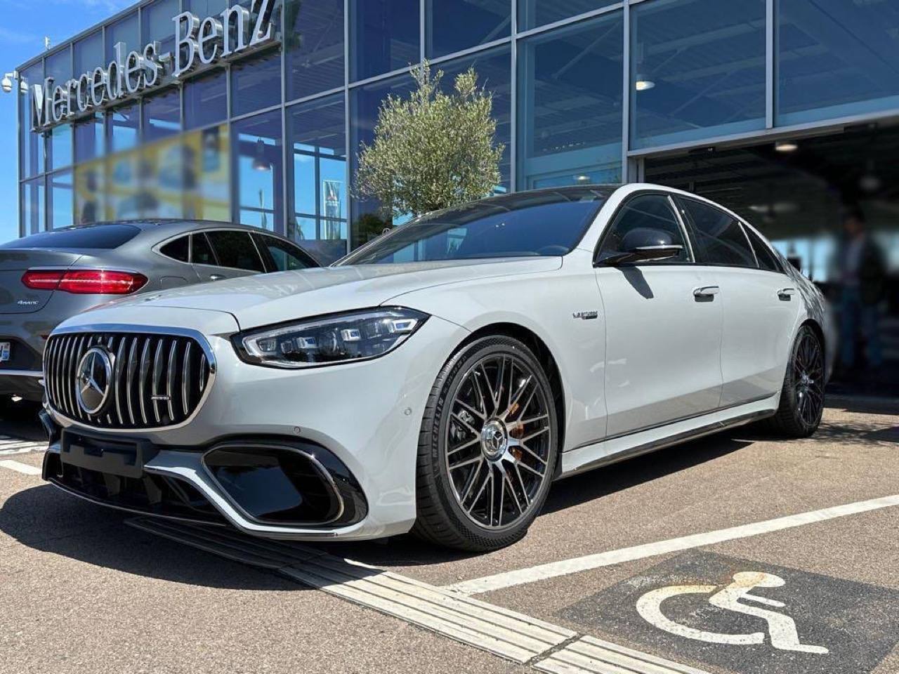 Mercedes-Benz S 63 AMG E Performance 2025