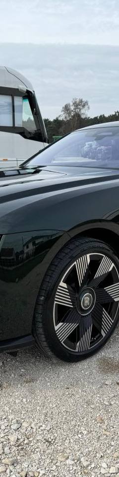 Rolls-Royce Spectre — 1