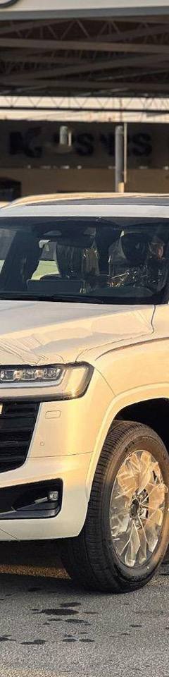 Toyota Land Cruiser 300 Hybrid — 1