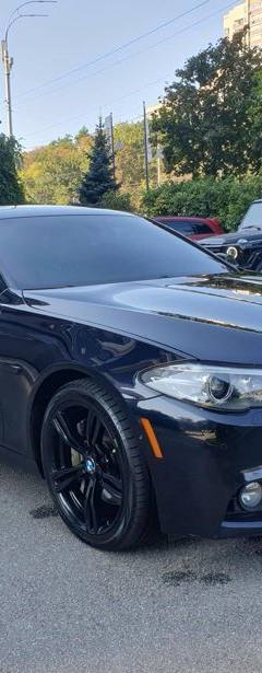 BMW 5-Series 550i xDrive — 3