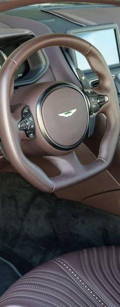 Aston-Martin DB11 — 5