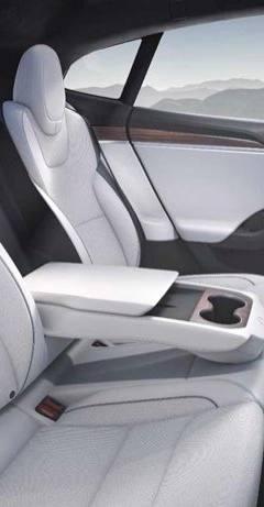 Tesla Model S Plaid — 6