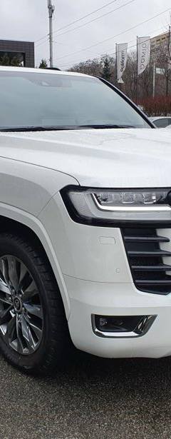Toyota Land Cruiser 300 Premium 70th — 3