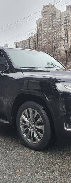 Toyota Land Cruiser 300 Premium 70th — 3
