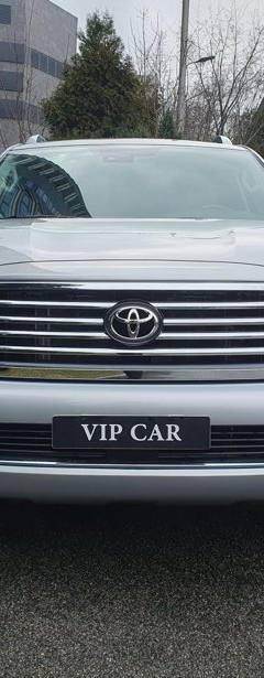 Toyota Sequoia Platinum — 2