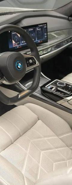 BMW i7 xDrive M60 — 7
