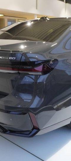 BMW i7 xDrive60 — 2