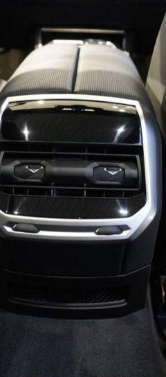 BMW i7 xDrive60 — 7
