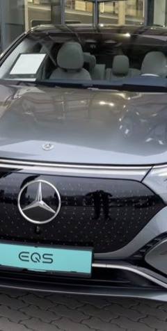 Mercedes-Benz EQS 580 SUV 4MATIC — 2