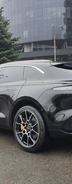 Aston-Martin DBX — 5