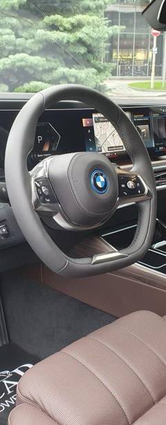 BMW 7-Series 750e xDrive — 6