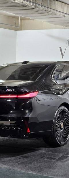 BMW i7 M70 xDrive — 7