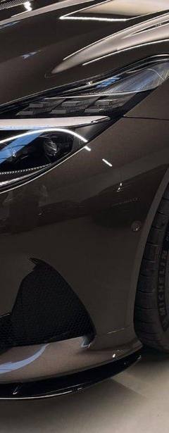 Aston Martin DB12 Coupe — 6