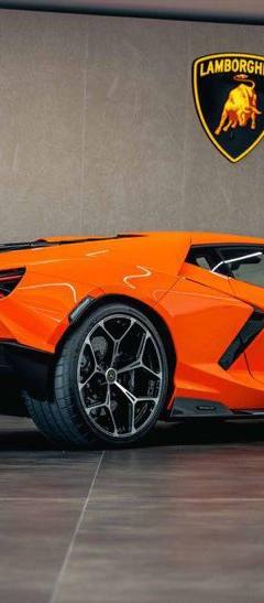 Lamborghini Revuelto — 4