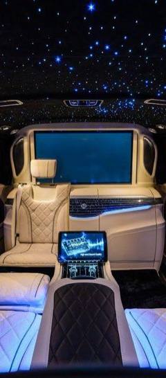 Mercedes-Benz V 300D Extralong 4matic VIP SEATS — 7