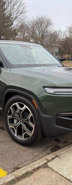 Rivian R1S Adventure Edition — 6