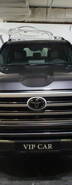 Toyota Land Cruiser 300 Premium 70th — 5