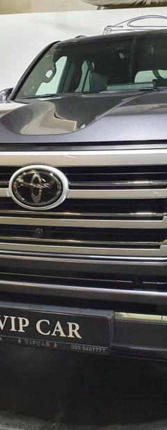 Toyota Land Cruiser 300 Premium 70th — 7