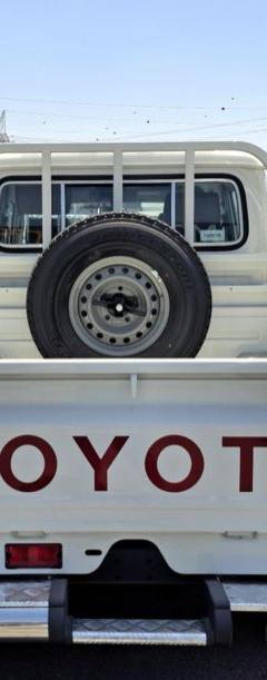 Toyota Land Cruiser 79 — 4