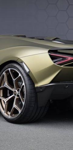 Lamborghini Revuelto — 3