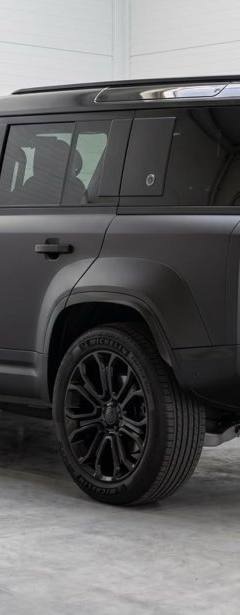 Land-Rover Defender Octa — 3