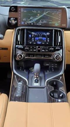 Lexus LX 700h Luxury — 5